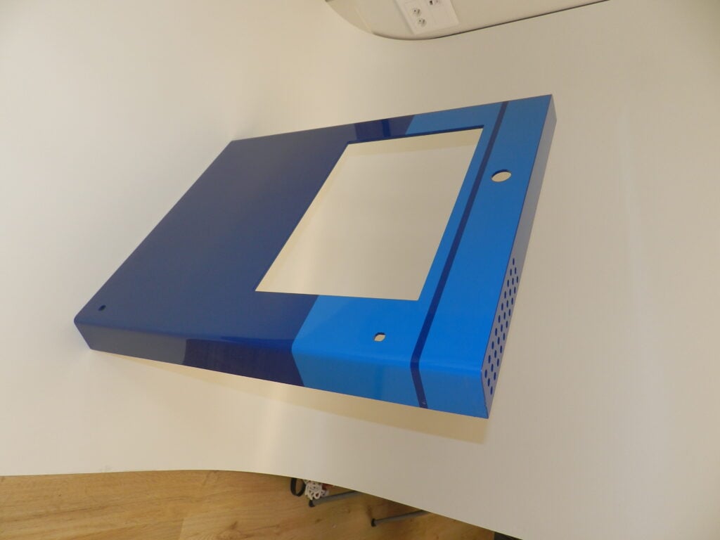 peinture et adhésivage sur PVC